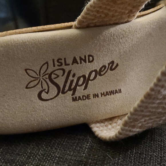 Island Slipper Sandals 🌺 Made in Hawaii - Picture 4 of 5